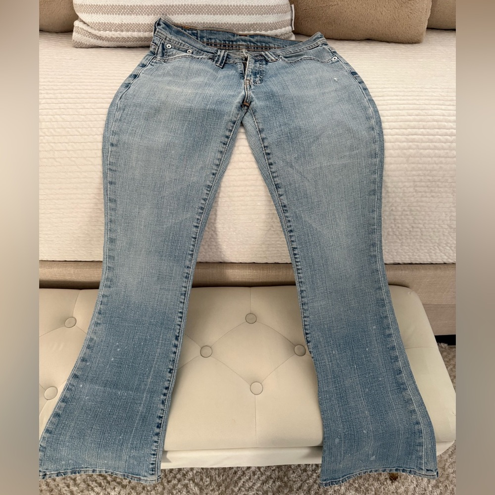 Woman’s vintage Levi’s low waist boot cut jeans - Picture 4 of 4